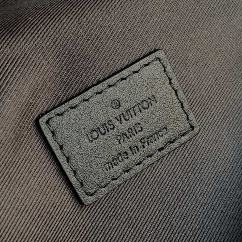 Louis Vuitton Discovery Bumbag-47*20*9CM - Image 6