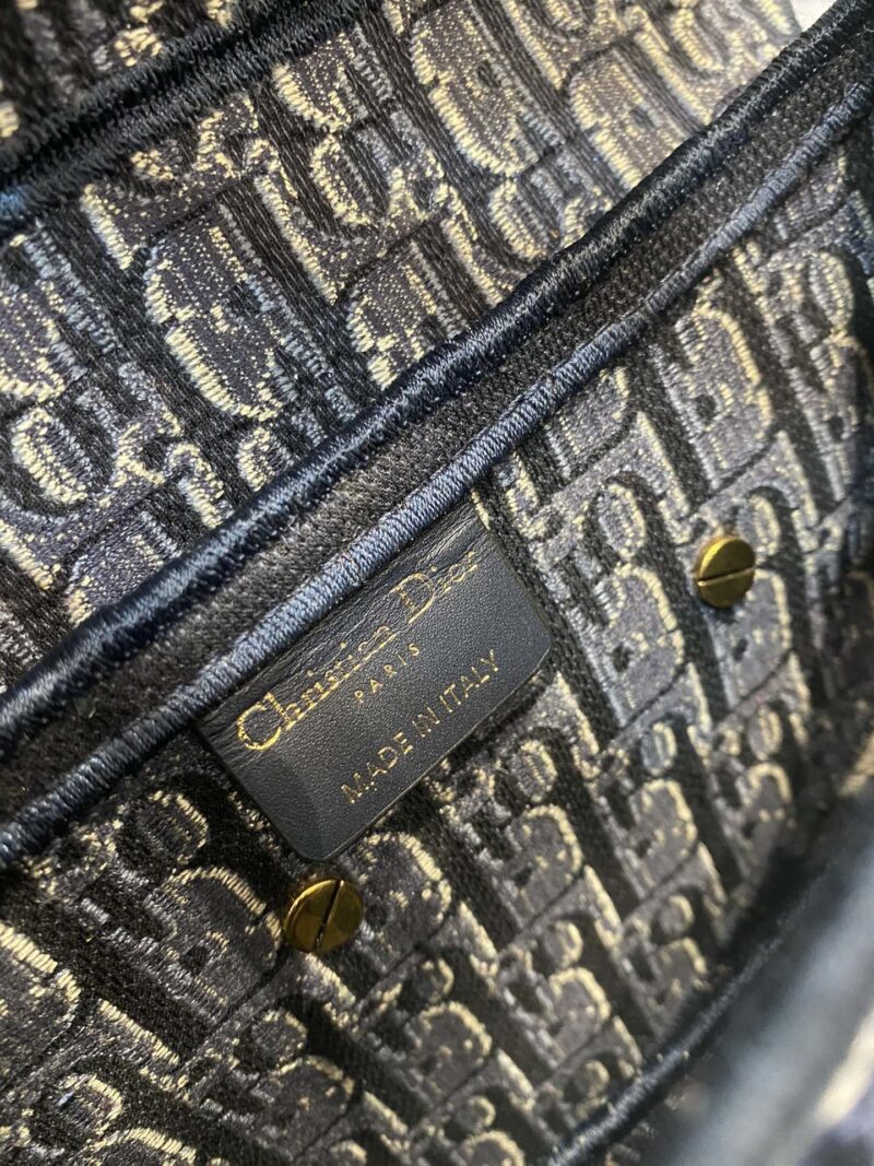 Diro Oblique Bag-25.5*20*6.5CM - Image 7