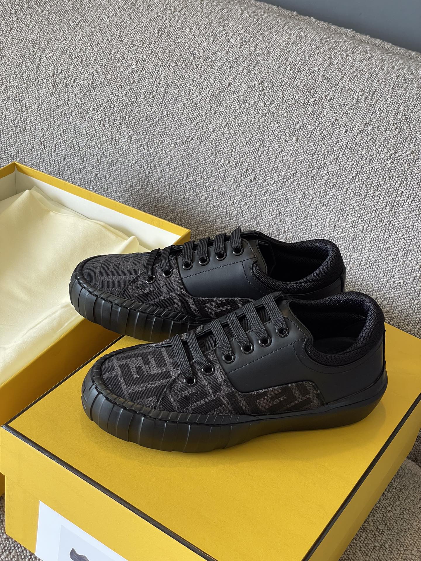 do-20244432rewrew_8_.jpg Fendi Sneakers - Image 1