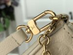 Louis Vuitton Easy Pouch On Strap-19x11.5x3CM - Image 2