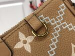 Louis Vuitton Easy Pouch On Strap-19x11.5x3CM - Image 3