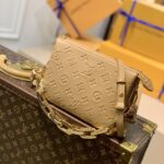 Louis Vuitton Coussin BB Bag-20*16*12 CM