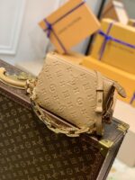 Louis Vuitton Coussin BB Bag-20*16*12 CM
