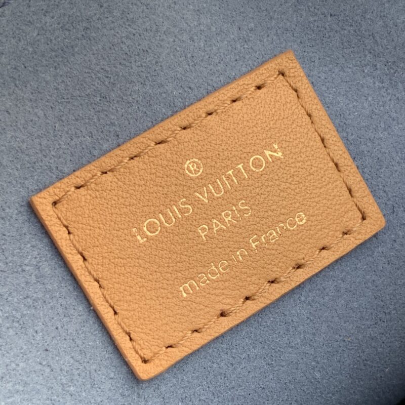 Louis Vuitton Coussin BB Bag-20*16*12 CM - Image 6