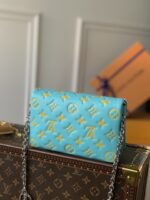 Louis Vuitton Pochette Coussin Chain Bag-20*14*8CM - Image 4