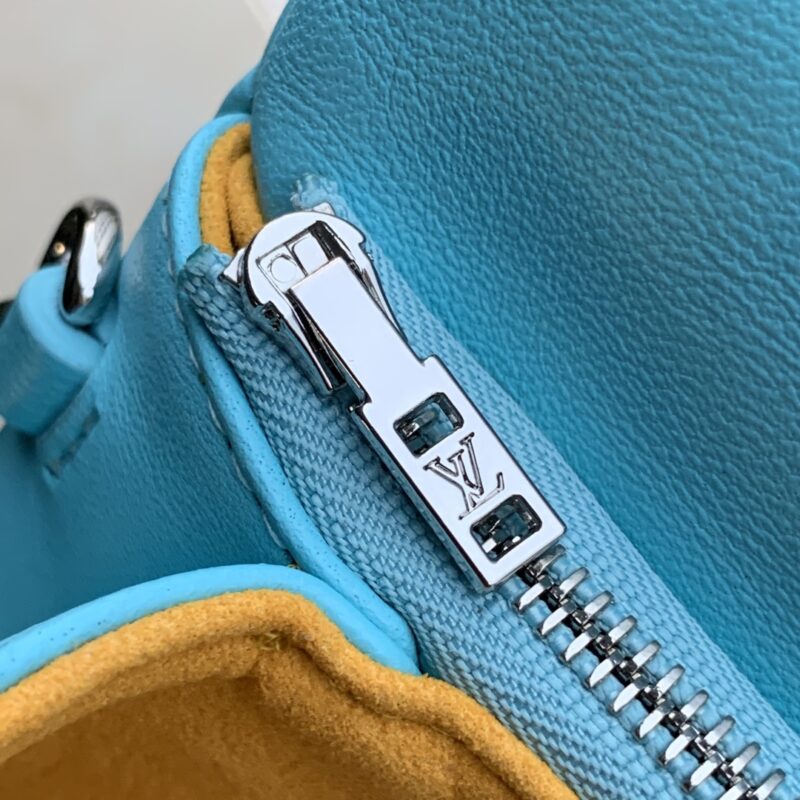 Louis Vuitton Pochette Coussin Chain Bag-20*14*8CM - Image 3