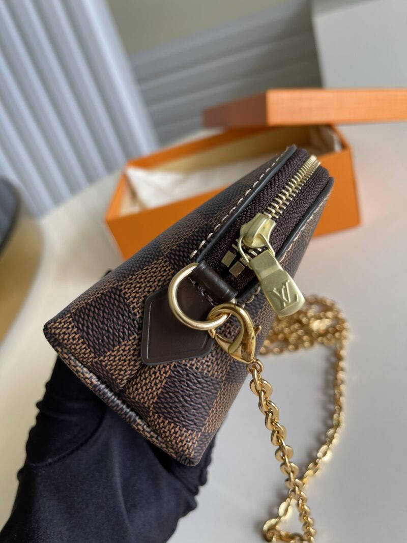 Louis Vuitton Cosmetic Bag-17*12*6CM - Image 2