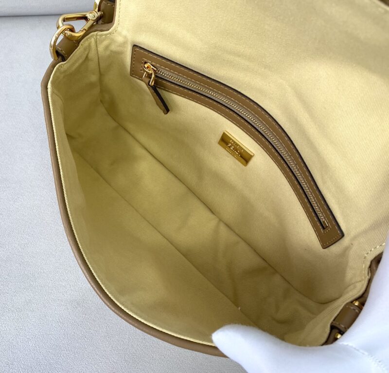 Fendi Medium Baguette Bag-26x15x4CM - Image 7