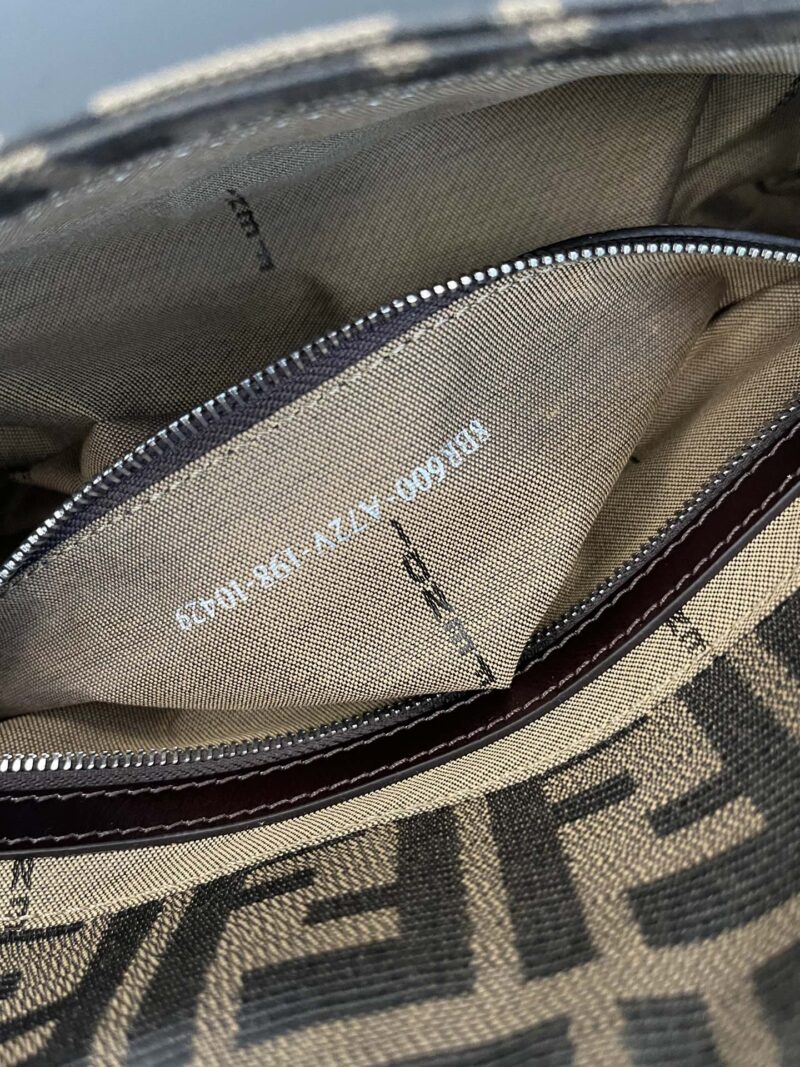 FendI Medium Baguette Bag-26x15x4CM - Image 4