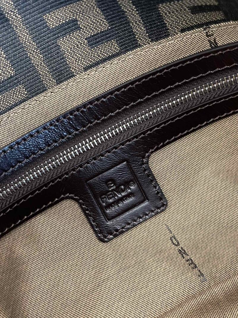 FendI Medium Baguette Bag-26x15x4CM - Image 5