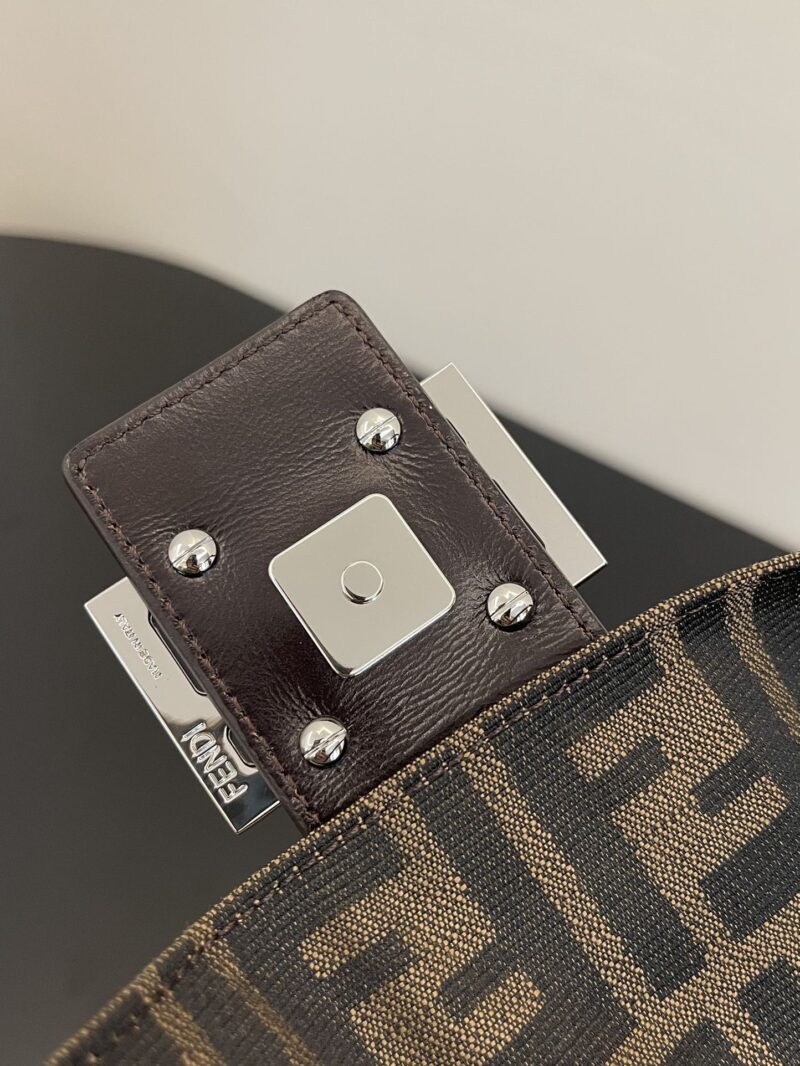 FendI Medium Baguette Bag-26x15x4CM - Image 8