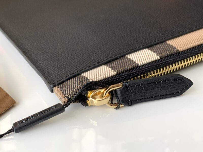 Burberry Wallet-30 x 20 CM - Image 2