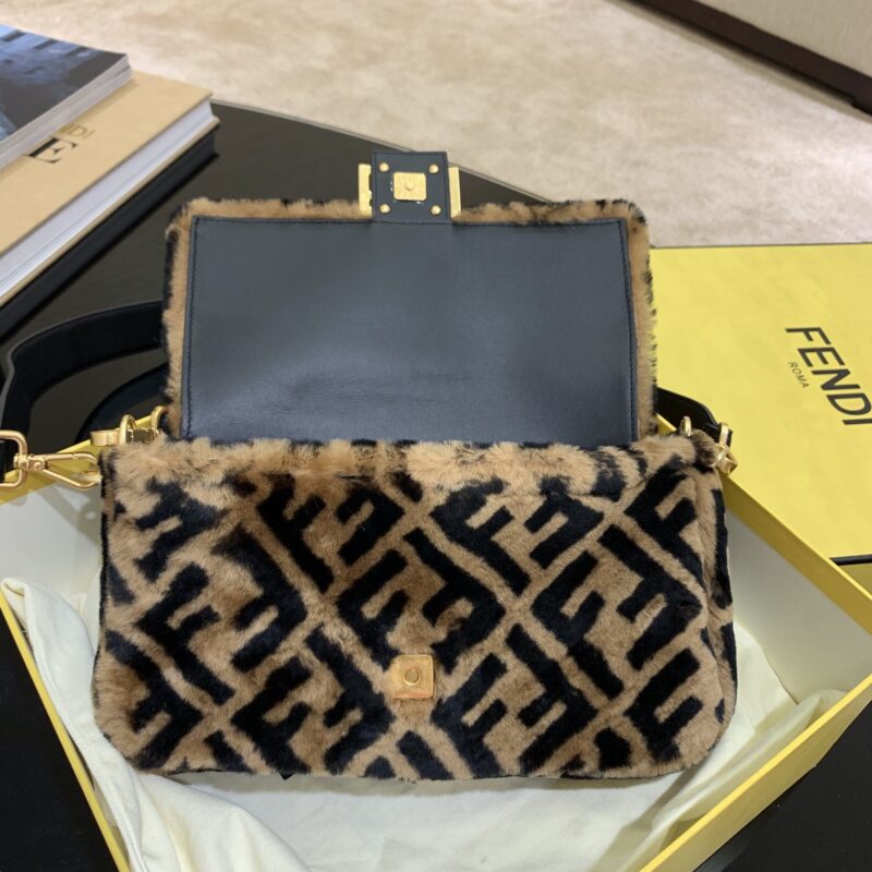 FendI Medium Baguette Bag-26x15x4CM - Image 6