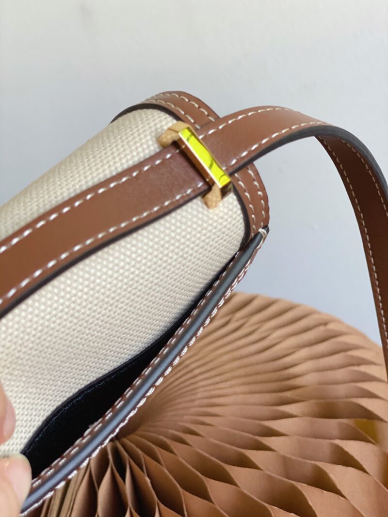 Burberry Robin Bag-13.5 x 4.5 x 19CM - Image 6