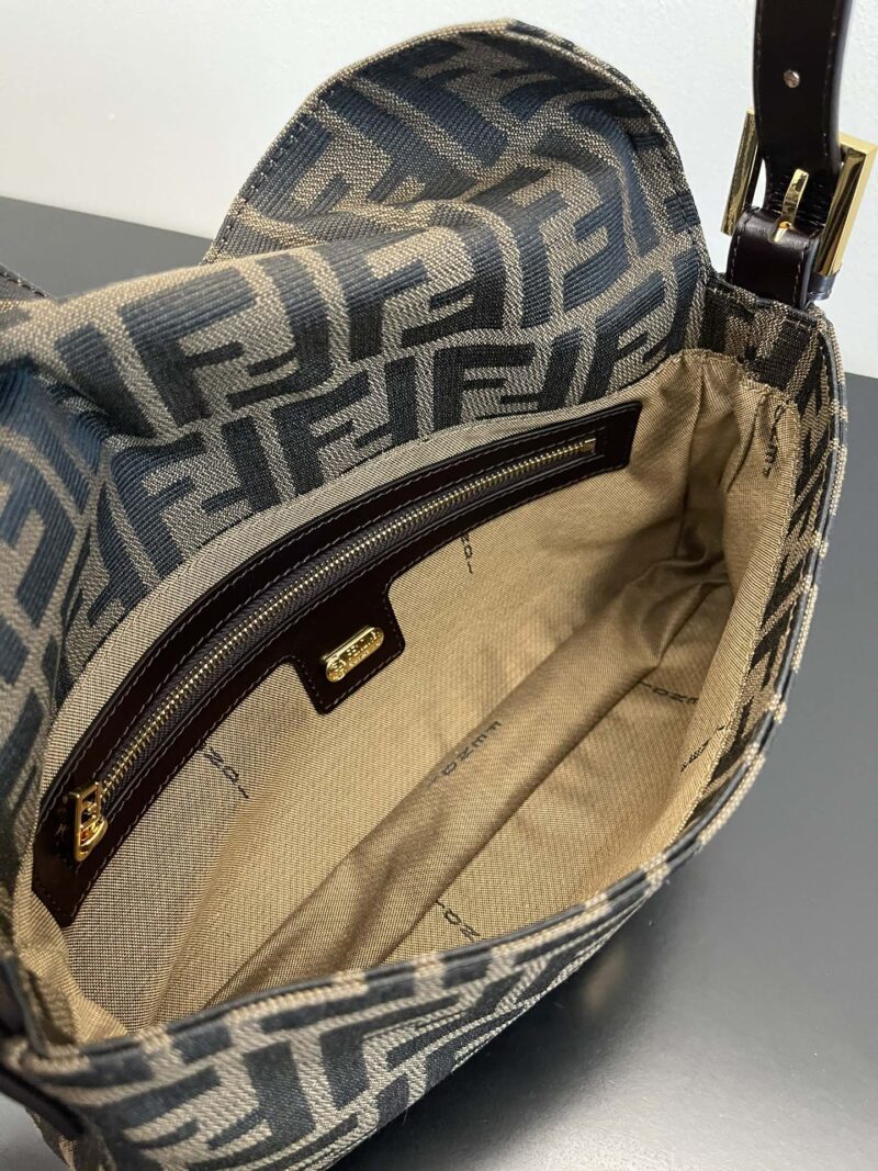 FendI Medium Baguette Bag-26x15x4CM - Image 3
