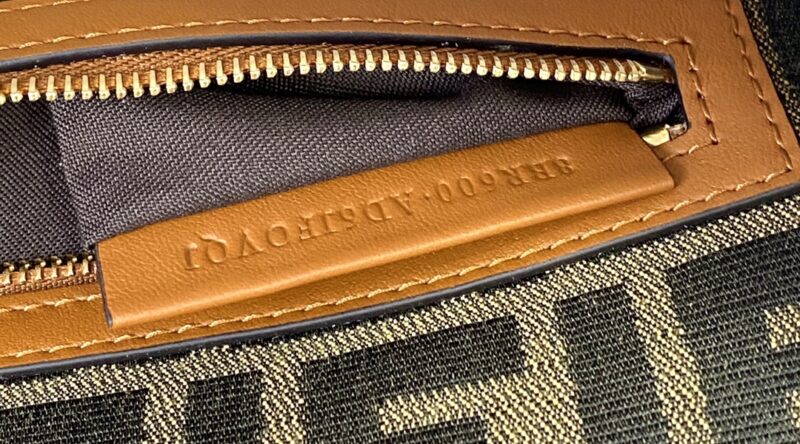 Fendi Medium Baguette Bag-26x15x4CM - Image 3