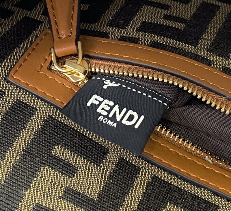 Fendi Medium Baguette Bag-26x15x4CM - Image 9