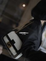 Fendi Medium Baguette Bag-26x15x4CM - Image 12