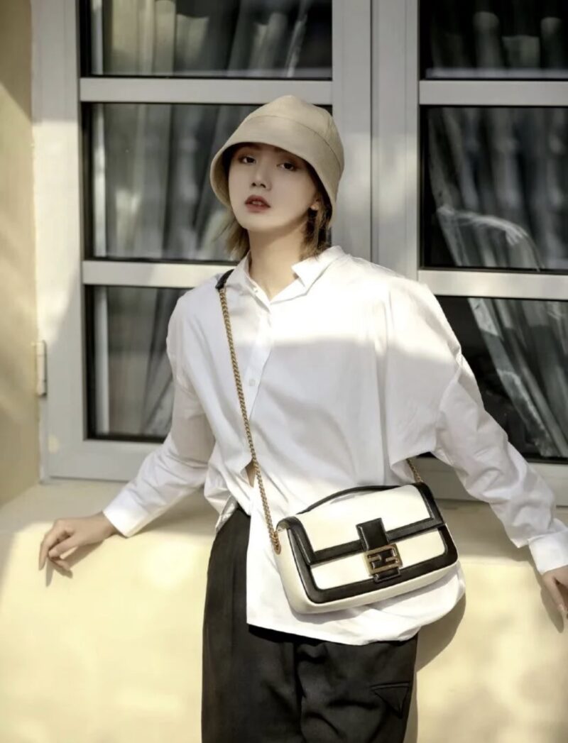 Fendi Medium Baguette Bag-26x15x4CM - Image 13