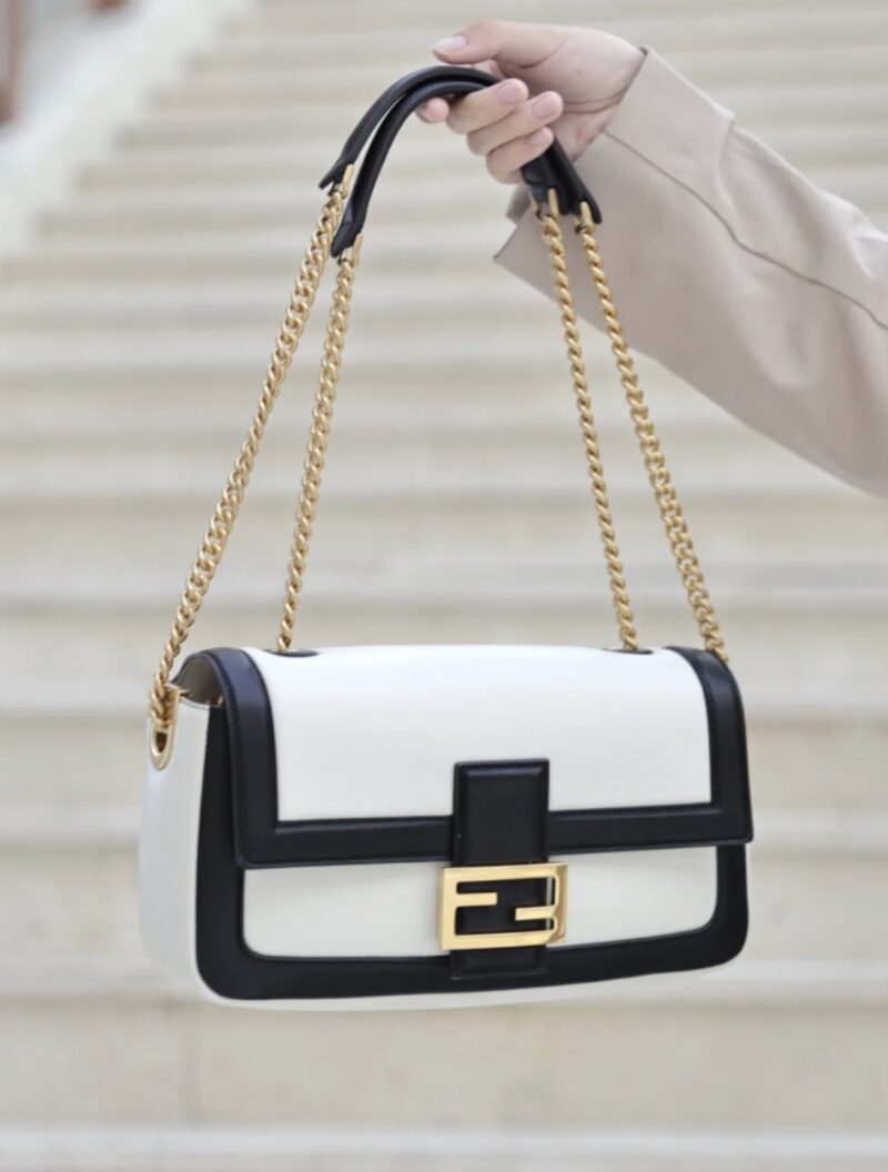 Fendi Medium Baguette Bag-26x15x4CM - Image 3