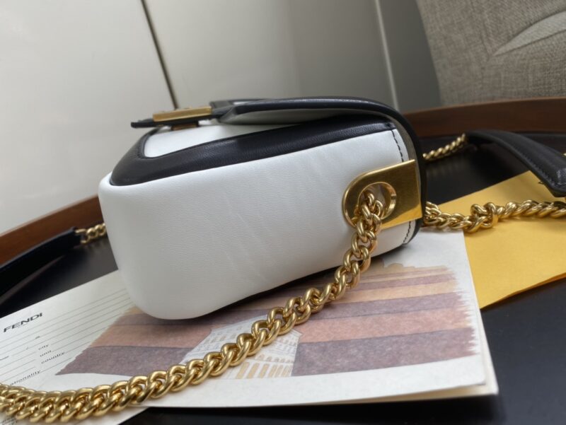Fendi Medium Baguette Bag-26x15x4CM - Image 5