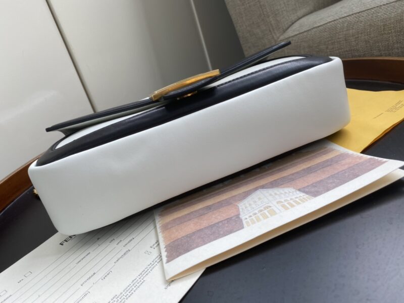 Fendi Medium Baguette Bag-26x15x4CM - Image 6