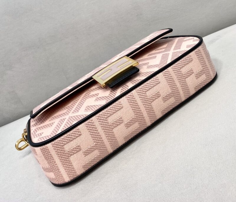 Fendi Medium Baguette Bag-26x15x4CM - Image 3