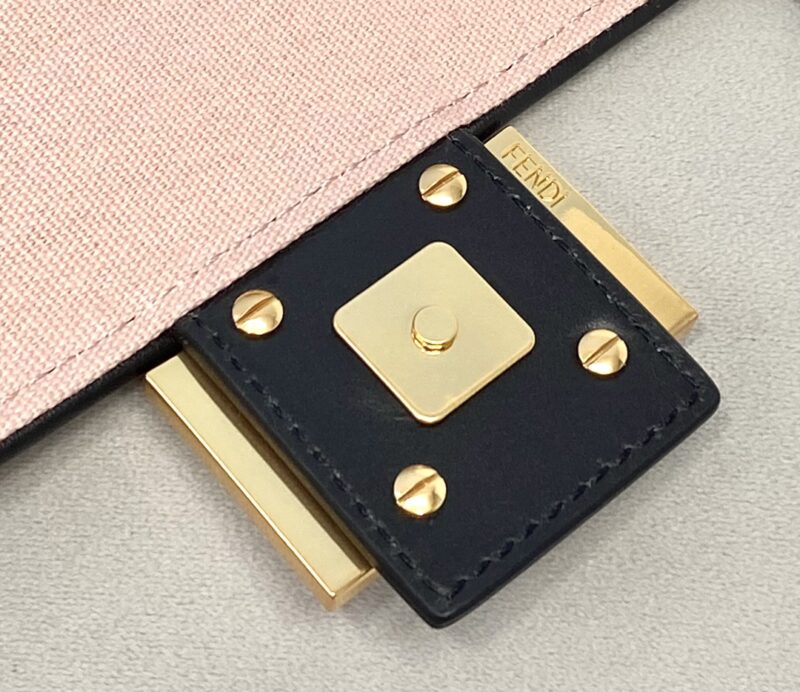 Fendi Medium Baguette Bag-26x15x4CM - Image 5