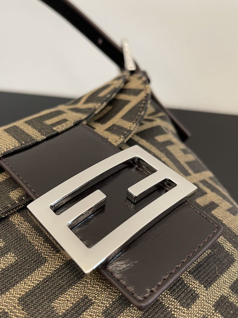 FendI Small Bag-14x10x21CM - Image 7