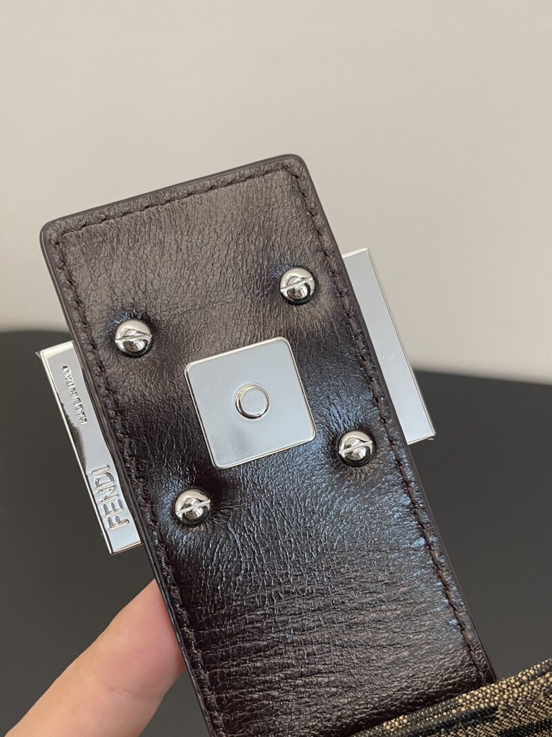 FendI Small Baguette Bag-20x15x9CM - Image 4