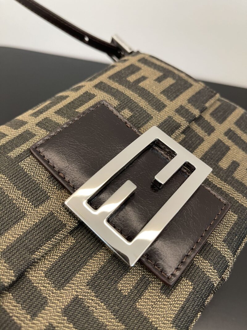 FendI Small Baguette Bag-20x15x9CM - Image 3