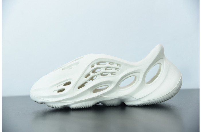 g55486rewrwe_5_.jpg YEEZY FOAM RUNNR ARARAT G55486 - Image 1