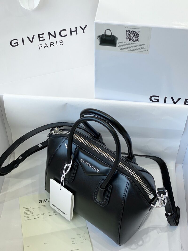 Gienvchy Antigona Tote - Image 5