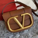 Valentino Garavani Supervee Handbags-18*8*15CM