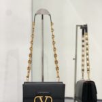 Valentino Handbags-20*15*7CM