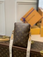 Louis Vuitton Utility Phone Pocket - 16*19*6CM - Image 3