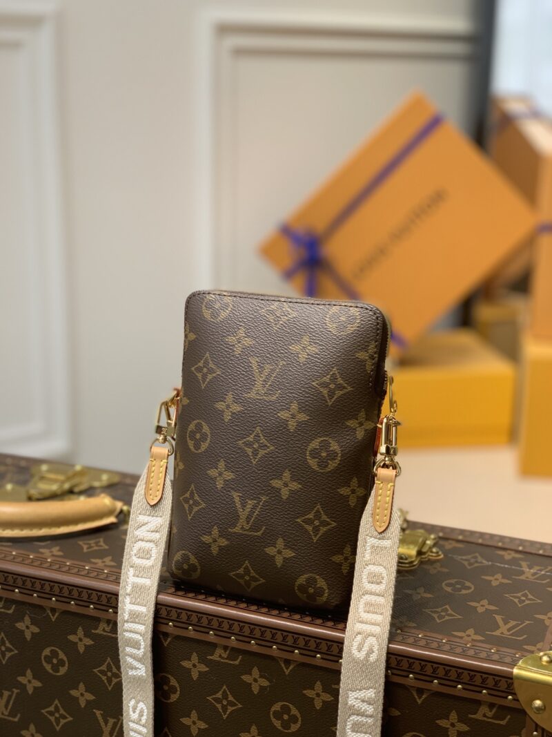Louis Vuitton Utility Phone Pocket - 16*19*6CM - Image 3