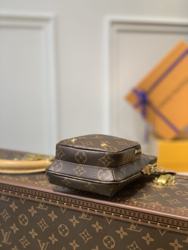 Louis Vuitton Utility Phone Pocket - 16*19*6CM - Image 4