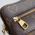 Louis Vuitton Utility Phone Pocket - 16*19*6CM - Image 8