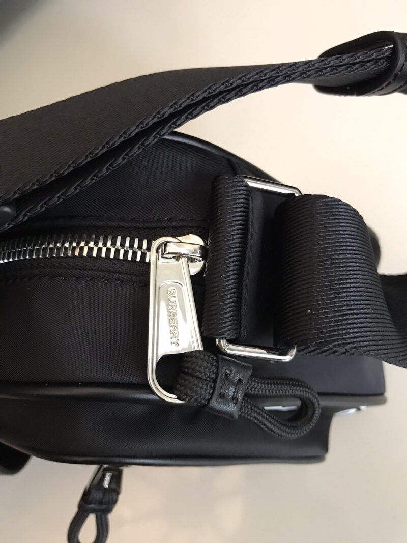 Burberry Crossbody Handbag-22*16*7CM - Image 9