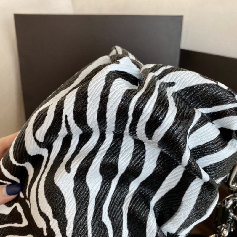 Bottega Veneta The Chain Pouch-31*12*16cm - Image 4