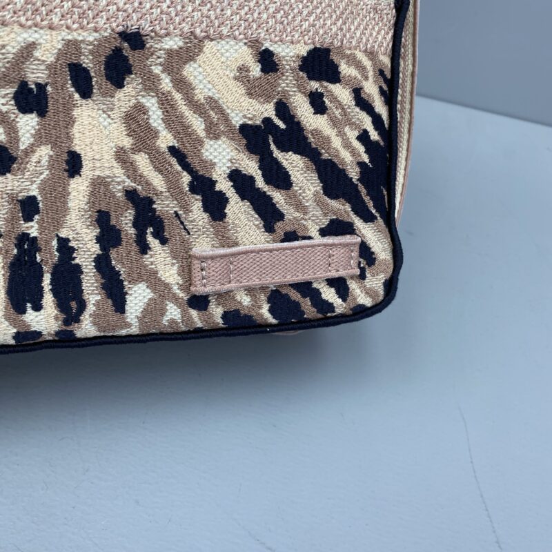 Diro Oblique Messenger Bag-27x28x11CM - Image 4