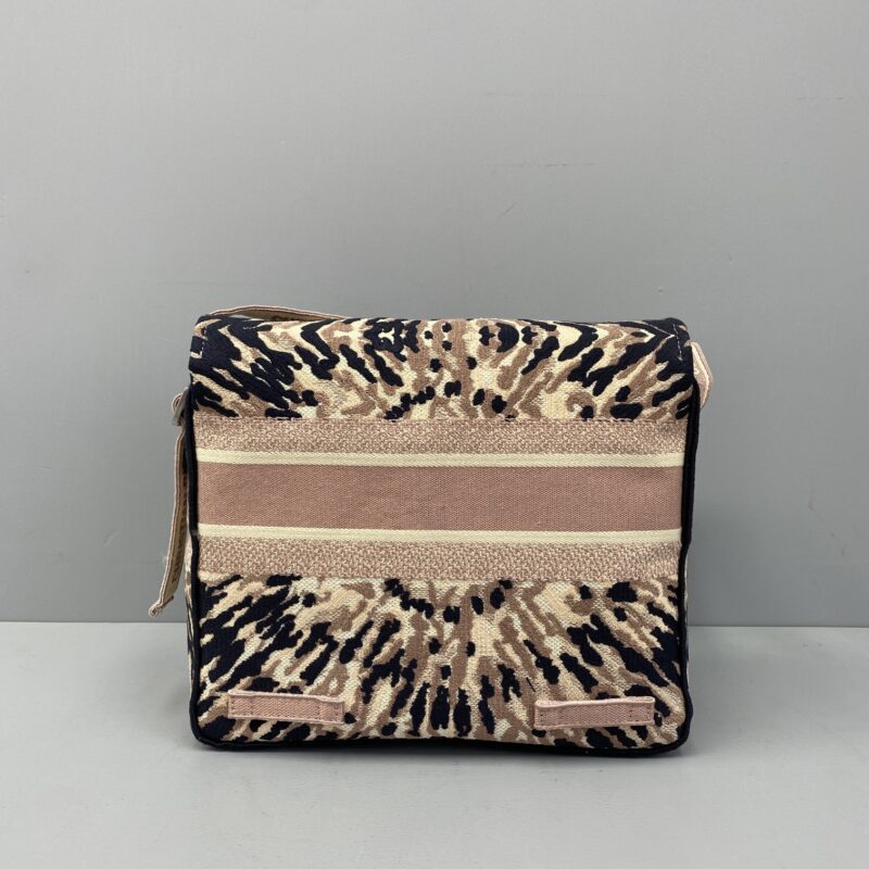 Diro Oblique Messenger Bag-27x28x11CM - Image 6