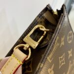 Louis Vuitton M47546 Toiletry Handbags- 26-19.0x15.0x6CM - Image 3