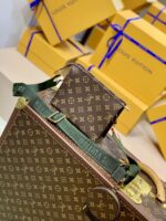 Louis Vuitton M47546 Toiletry Handbags- 26-19.0x15.0x6CM - Image 4