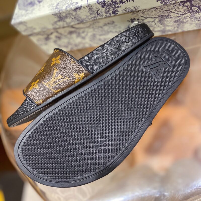 Louis Vuitton Slippers - Image 4