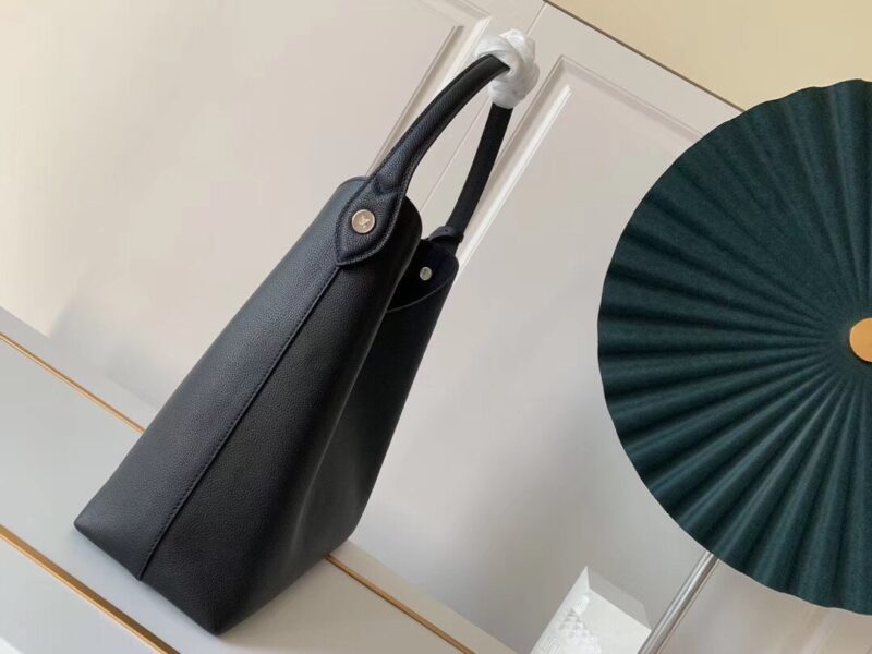 Louis Vuitton Lock Me Hobo-29.5*34*16CM - Image 2
