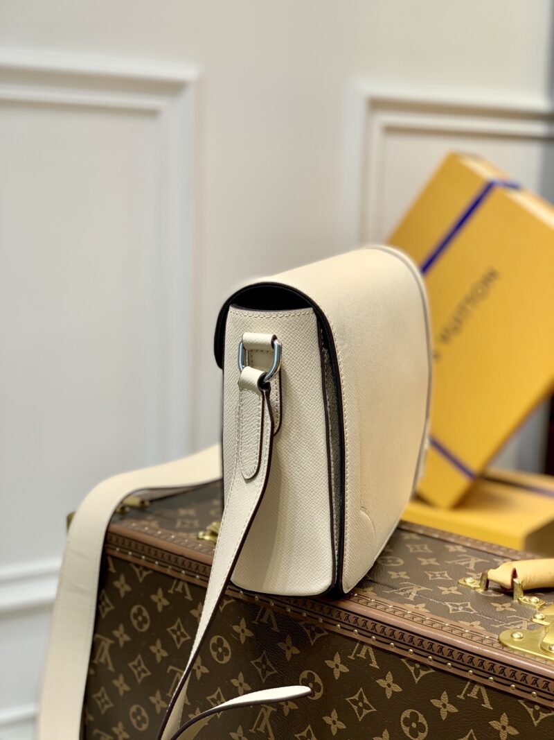 LV New Flap-M30807-28.3 x 18.3 x 4.3CM - Image 2