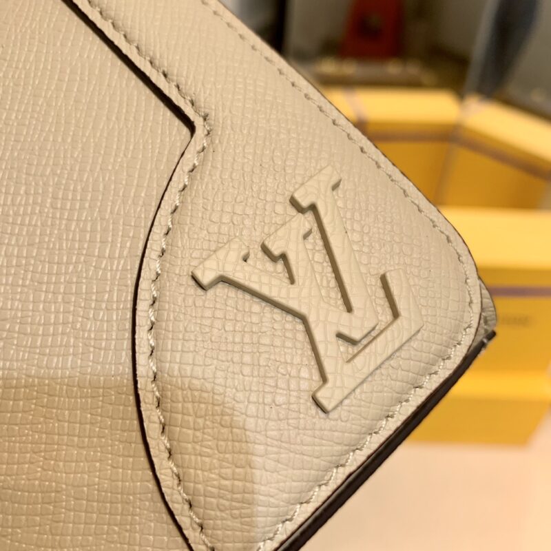 LV New Flap-M30807-28.3 x 18.3 x 4.3CM - Image 4