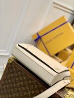 LV New Flap-M30807-28.3 x 18.3 x 4.3CM - Image 5